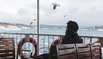 马斯切拉诺不满判罚被裁判罚下！离场时不停鼓掌