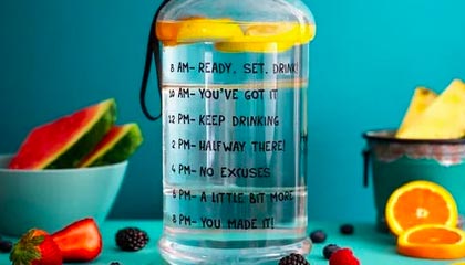 马斯切拉诺不满判罚被裁判罚下！离场时不停鼓掌