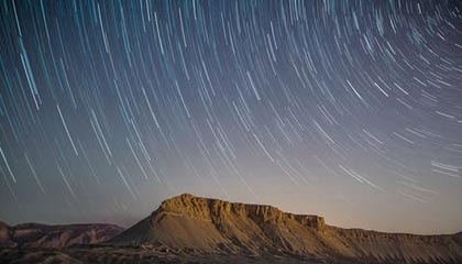 马斯切拉诺不满判罚被裁判罚下!离场时不停鼓掌